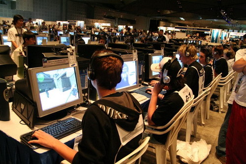 借古喻今的 借古喻今的