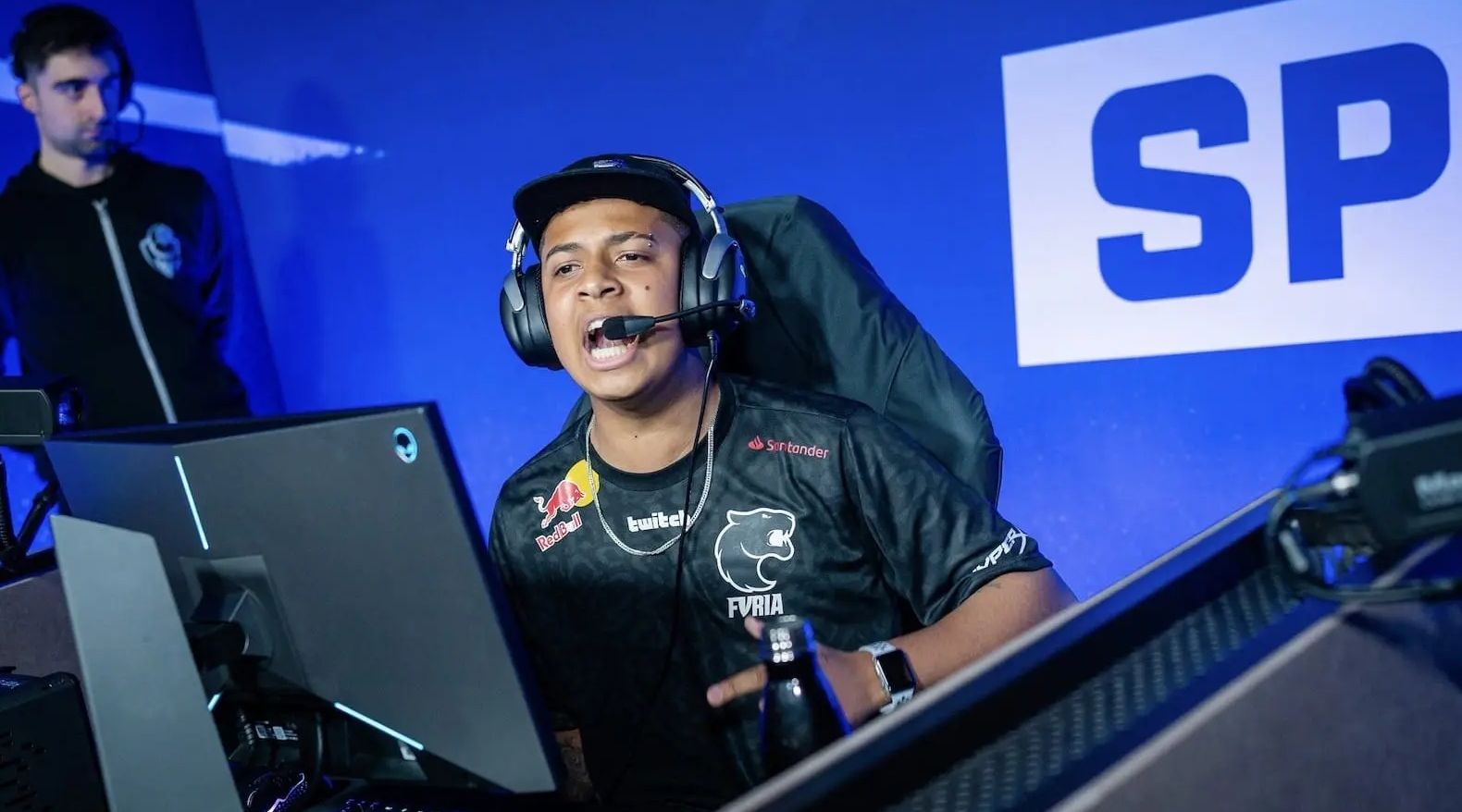 当峰值高而 当峰值高而